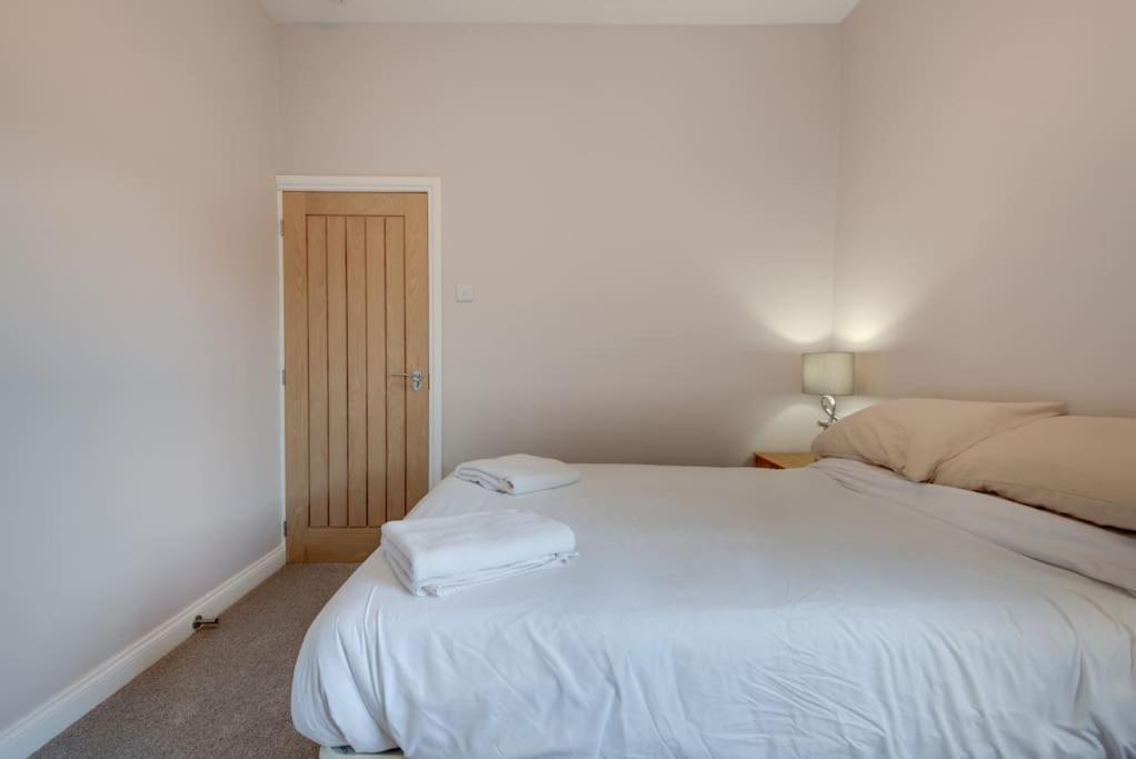 The Long Hall 2 Bed Ground Floor Annexed Apartment - Sleeps 6 Chesterfield Exterior photo